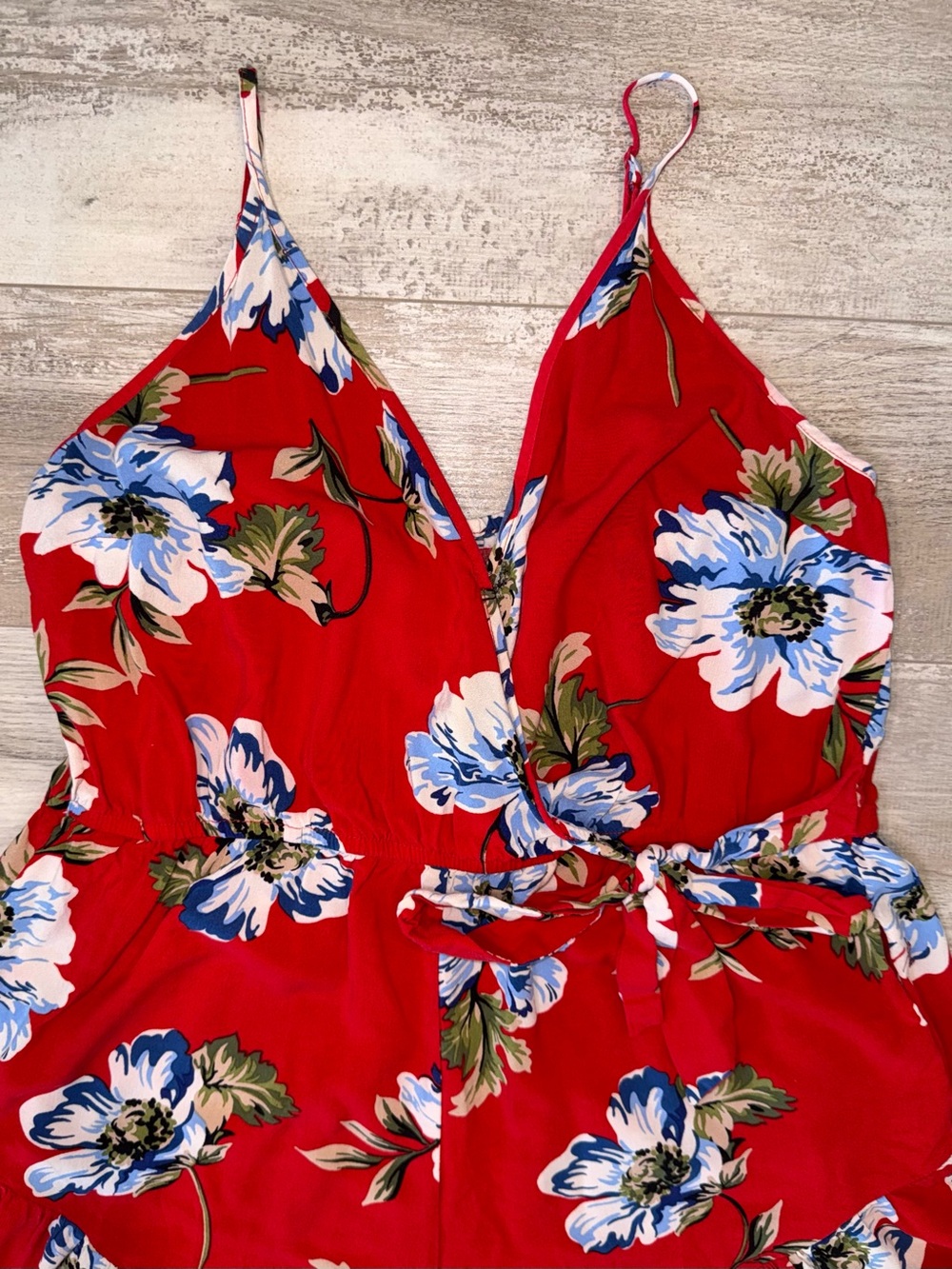 Xhilaration XL Red Floral Romper Women’s Sleeveless V-Neck Tie Waist Ruffle Hem - Picture 3 of 7